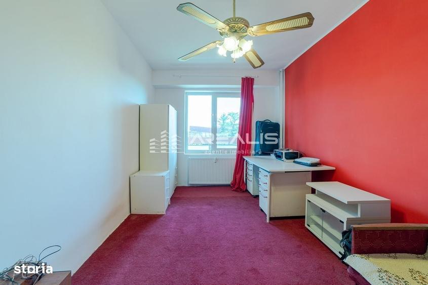 Apartament cu 3 camere în Polivalentă