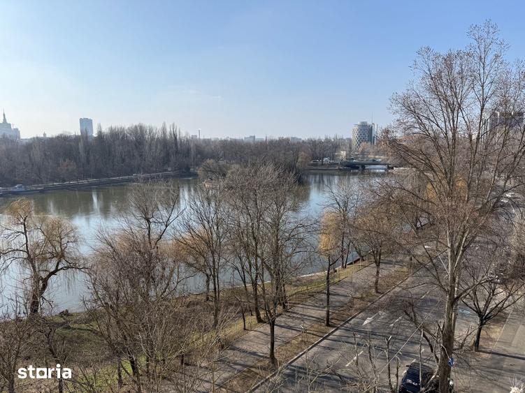 Apartament cu 5 camere în Băneasa