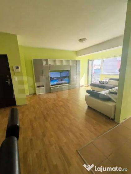 Apartament cu 3 camere decomandat în Independenței