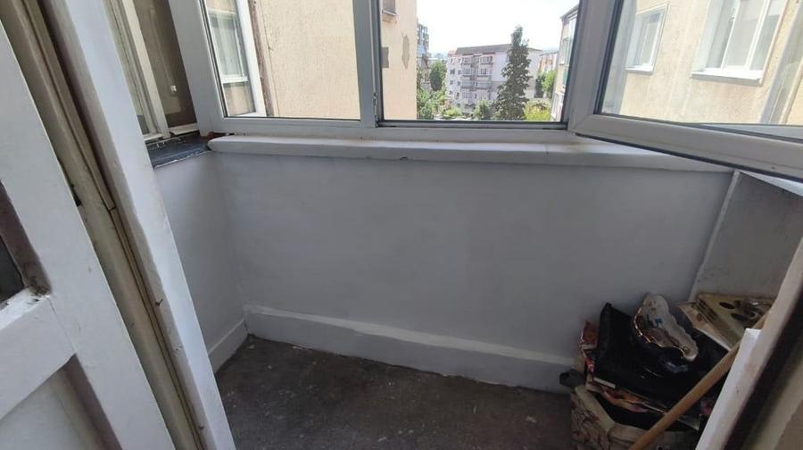 Apartament cu 4 camere semidecomandat în Piața Centrală