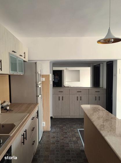 Apartament cu 3 camere în Romană
