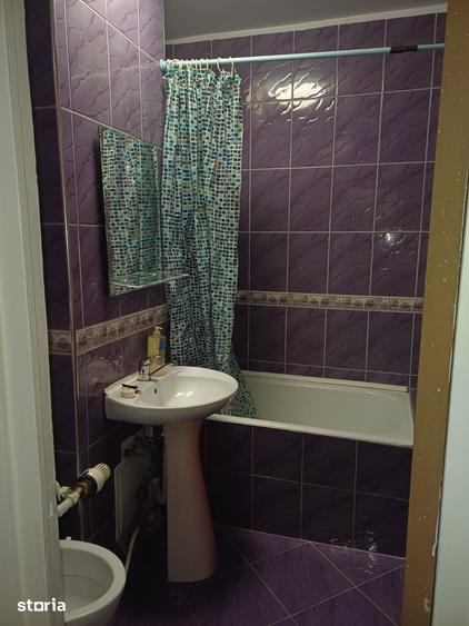 Apartament cu 2 camere semidecomandat în Tei