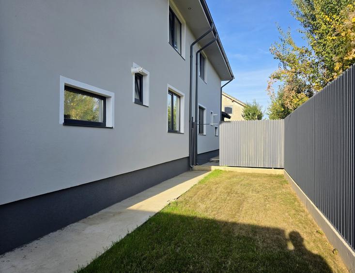 Duplex cu 4 camere decomandat cu Canalizare în Râșnov