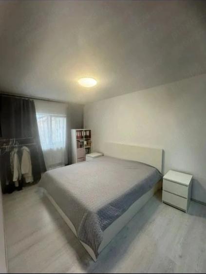Apartament cu 4 camere decomandat în Lipovei