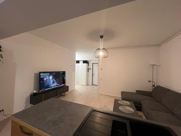 Apartament cu 3 camere decomandat, mobilat în Sisești