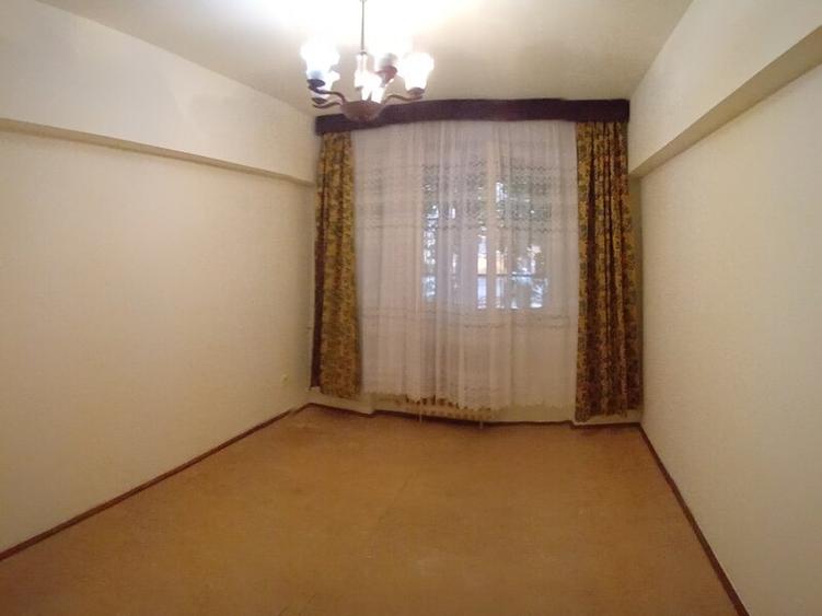 Apartament cu 4 camere decomandat în Tineretului