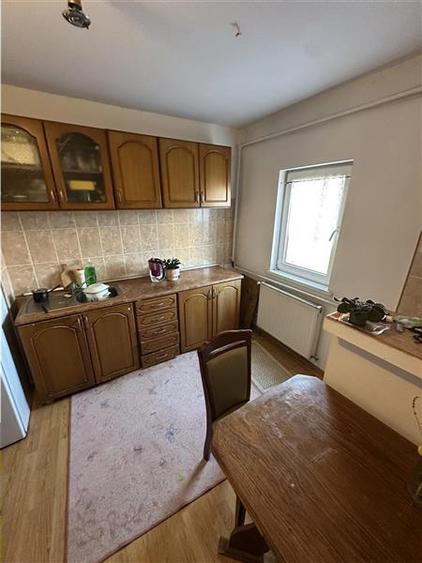 Apartament cu 3 camere decomandat în Aradului