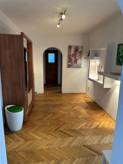 Apartament cu 3 camere decomandat în 13 Septembrie