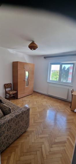 Apartament cu 4 camere decomandat în Județean
