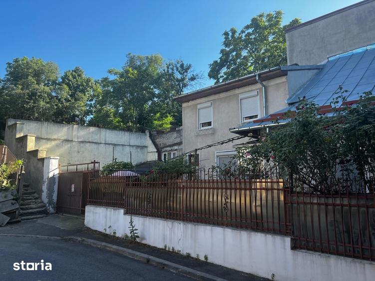 Casă cu 6 camere cu Teren 320 Mp în Parcul Carol