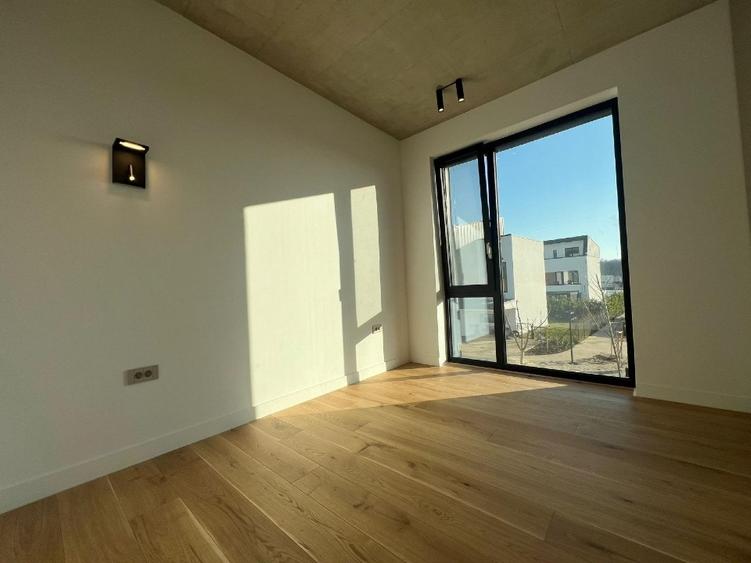 Casă individuală cu 4 camere cu Teren 200 Mp în Tunari