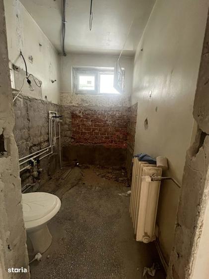 Apartament cu 3 camere semidecomandat în Iancului