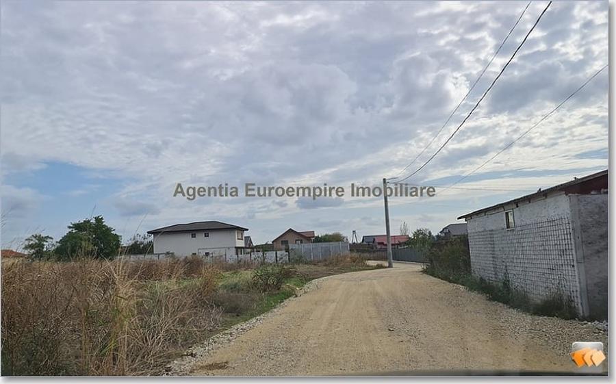 Teren Construcții intravilan de 900 mp, în Lazu