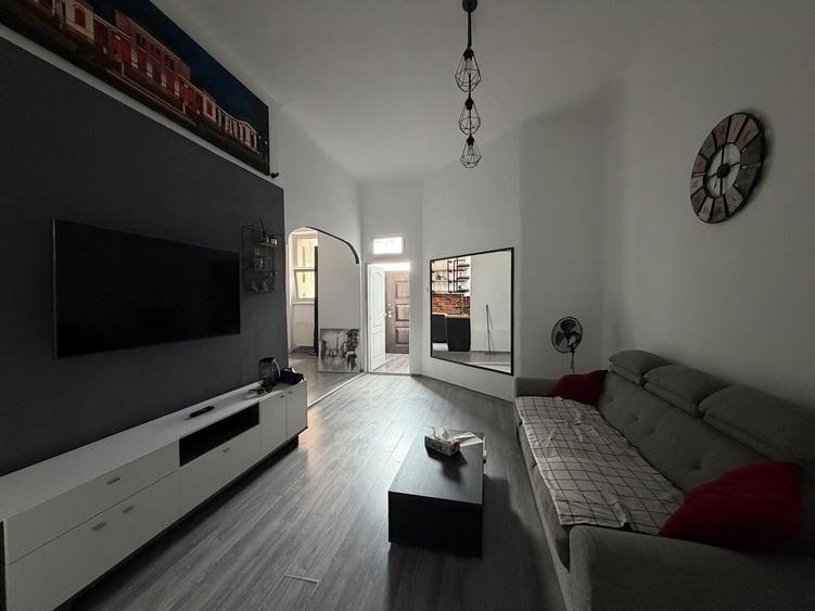 Apartament cu 3 camere decomandat, mobilat în Ultracentral