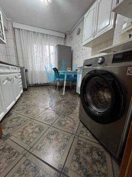 Apartament cu 3 camere decomandat, mobilat în Cantacuzino