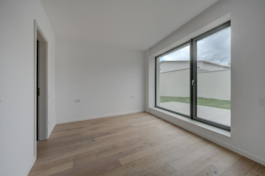 Apartament cu 4 camere semidecomandat în Timpuri Noi
