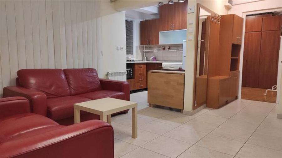 Apartament cu 3 camere semidecomandat în Calea Victoriei