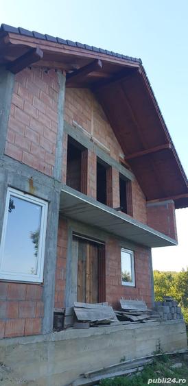Casă cu 4 camere cu Teren 50000 Mp în Pinticu