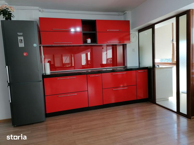Apartament cu 3 camere, mobilat în Tomis III