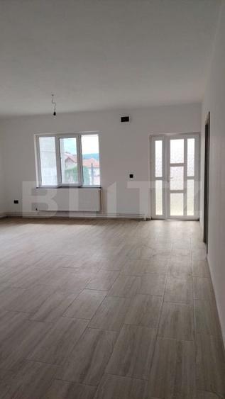 Casă individuală cu 8 camere cu Canalizare în Exterior Nord