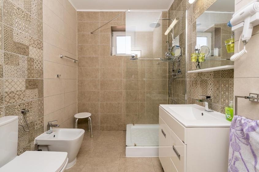 Casă individuală cu 5 camere cu Canalizare în Hipodrom 1