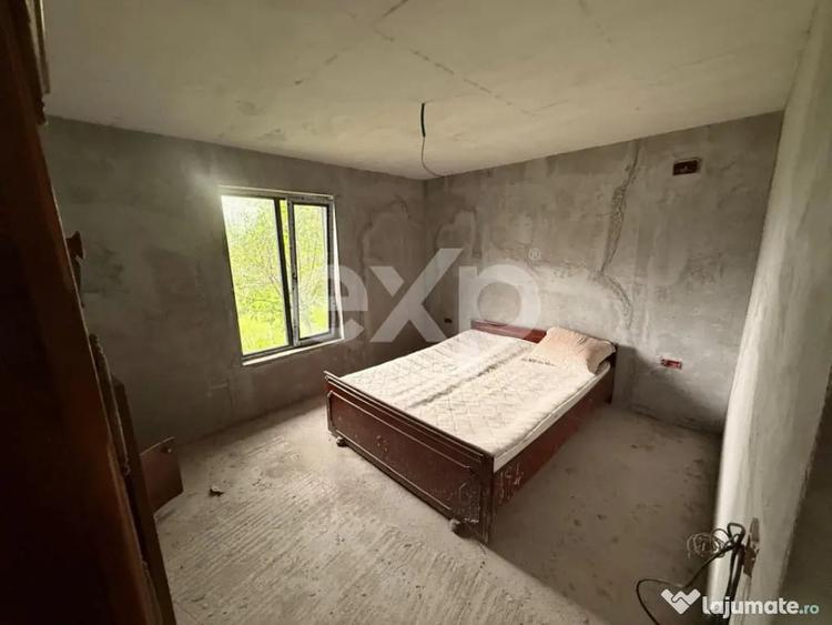 Casă cu 3 camere cu Teren 2857 Mp în Buzoești