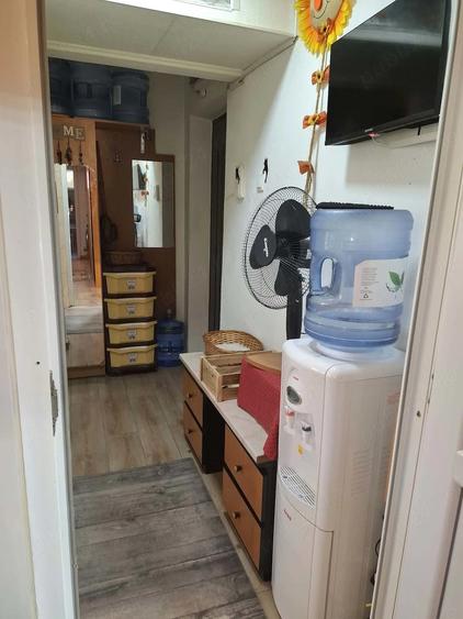 Apartament cu 3 camere semidecomandat în Berceni