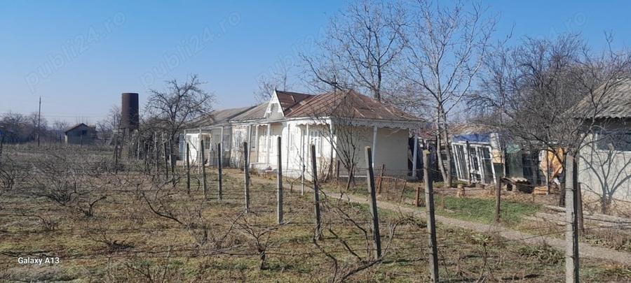 Casă cu 4 camere cu Teren 1934 Mp în Piscu