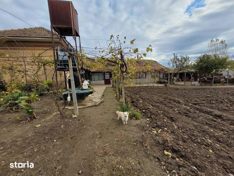Casă cu 4 camere semidecomandat cu Teren 139 Mp în Vădăstrița