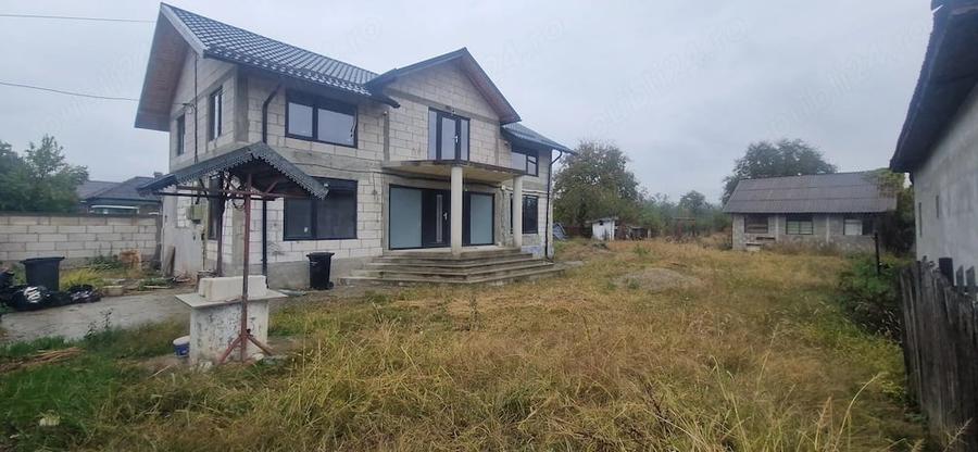 Casă cu 2 camere cu Teren 1700 Mp în Vulcana-Pandele