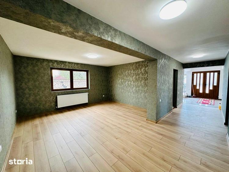 Casă cu 5 camere cu Teren 450 Mp în Crevedia