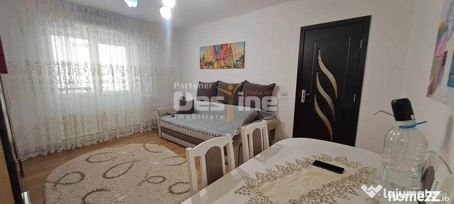Apartament cu 3 camere semidecomandat în Tătărași
