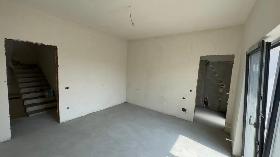 Duplex cu 5 camere cu Canalizare în Sud-Vest
