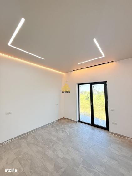 Casă cu 4 camere în Domnești