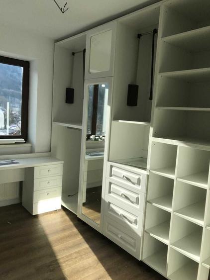 Apartament cu 3 camere decomandat în Noua