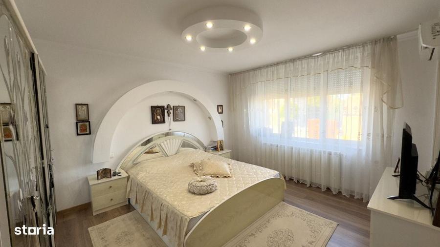 Casă cu 4 camere cu Teren 1010 Mp în Central