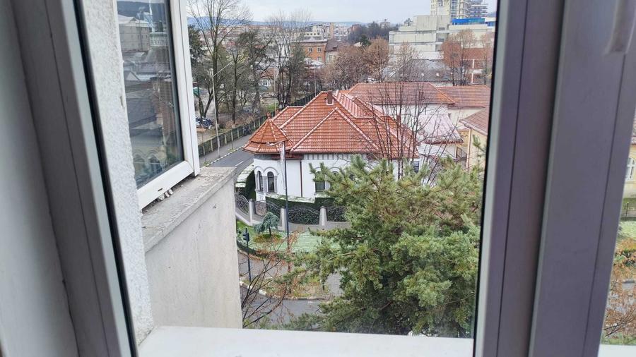 Apartament cu 3 camere decomandat în Exterior Vest