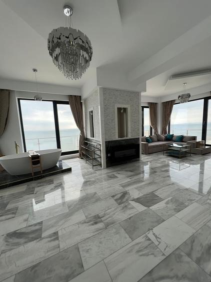 Penthouse cu 3 camere decomandat, mobilat în Mamaia
