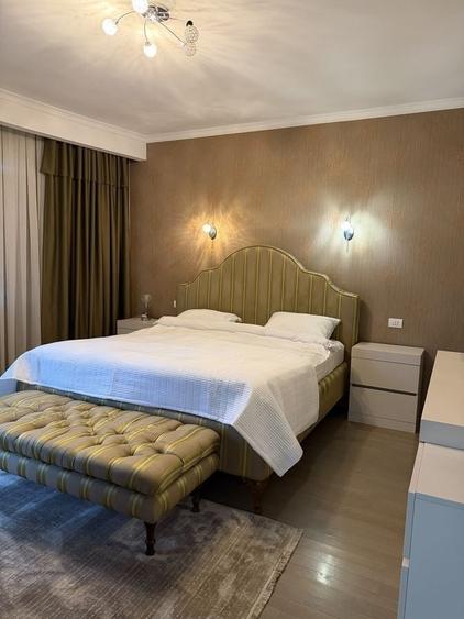 Casă individuală cu 8 camere cu Piscina în Central