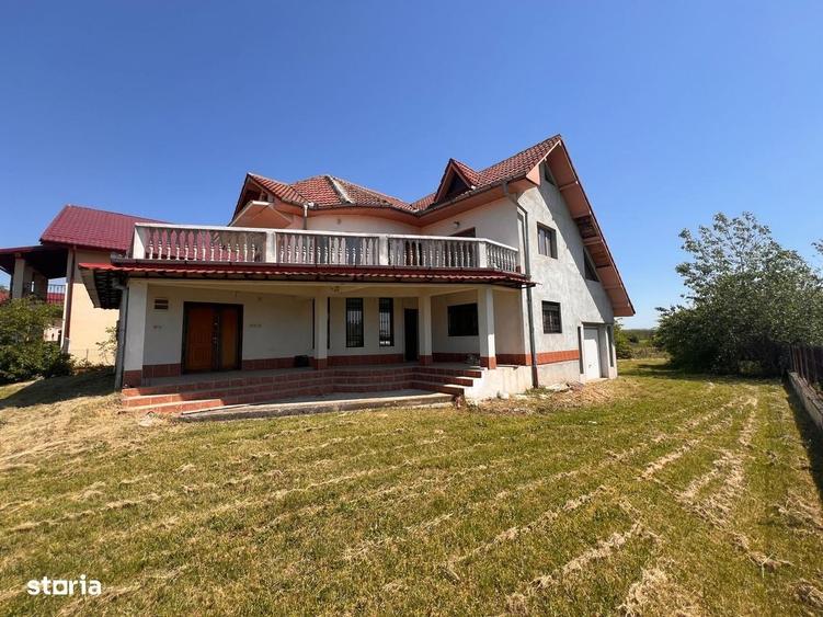Casă cu 4 camere în Aurești