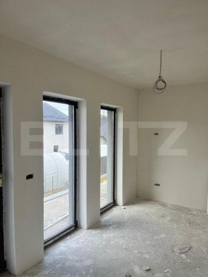 Duplex cu 4 camere cu Canalizare în Central