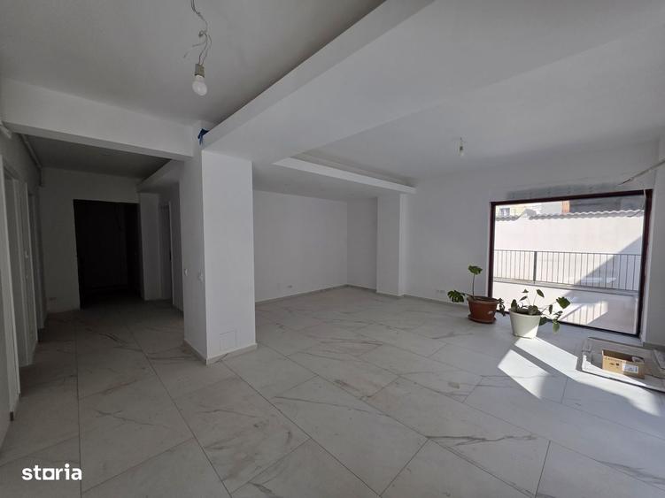 Apartament cu 4 camere în Aviației