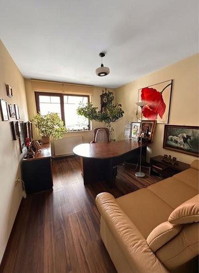 Apartament cu 3 camere în Andrei Mureșanu
