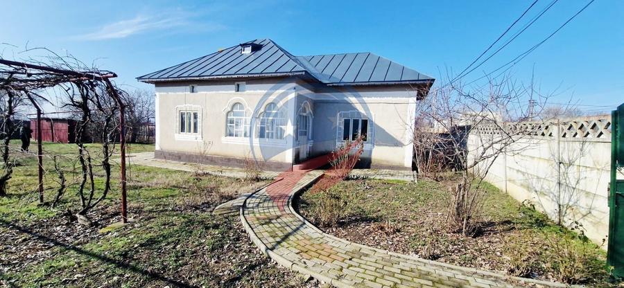Casă individuală cu 3 camere cu Canalizare în Brădești