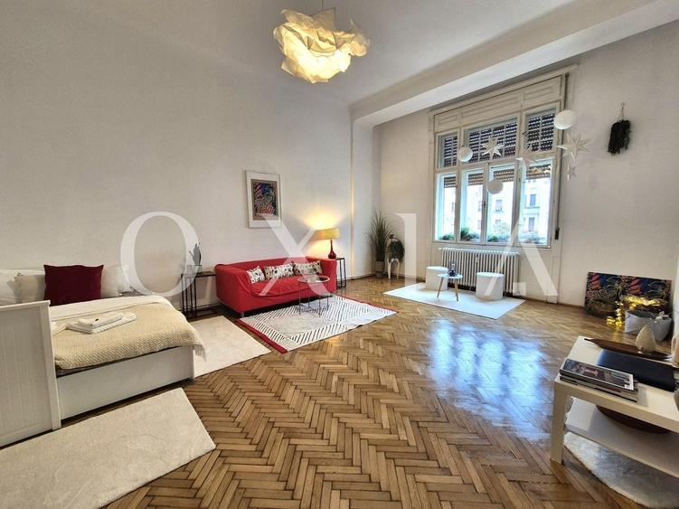 Apartament cu 3 camere semidecomandat, mobilat în Central