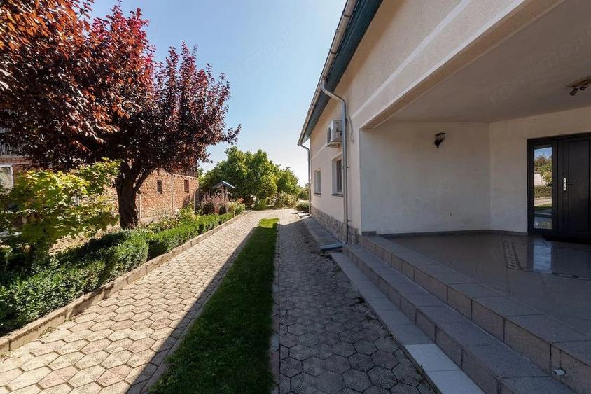 Casă cu 2 camere cu Teren 5000 Mp în Dârmănești