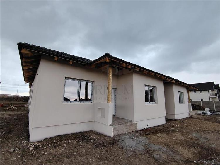 Duplex cu 3 camere cu Canalizare în Moșnița Nouă