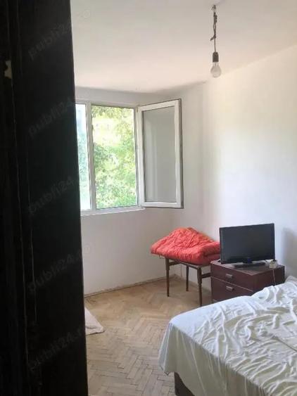 Apartament cu 3 camere semidecomandat în Țiglina 1