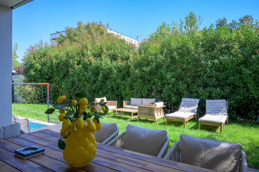 Casă individuală cu 6 camere cu Piscina în Voluntari