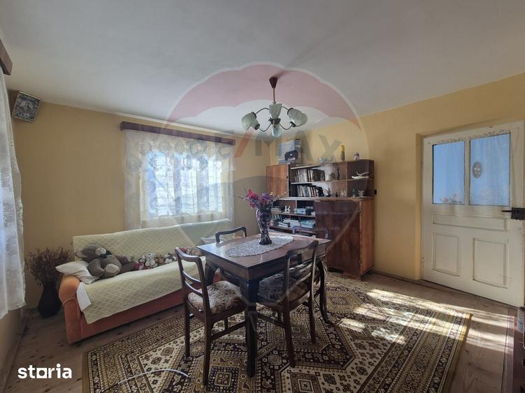 Casă cu 4 camere cu Teren 4700 Mp în Parincea